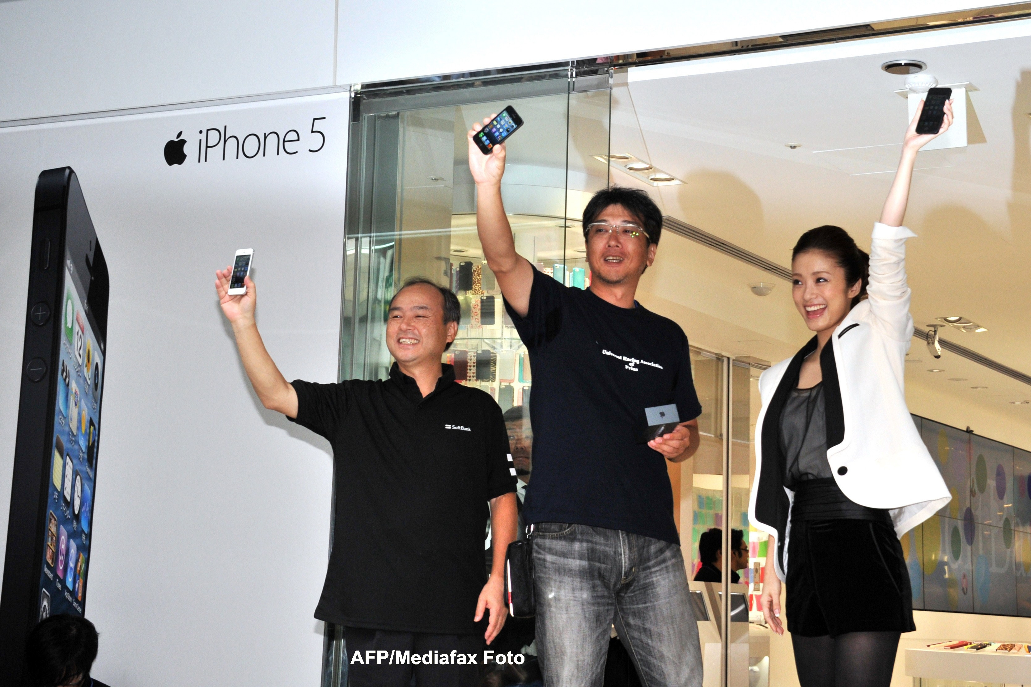 Wall Street Journal: Primii care au pus mana pe iPhone 5 in Japonia au fost hotii