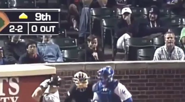 Tot stadionul l-a vazut in cea mai indecenta ipostaza. Imediat, cei de la securitate au reactionat