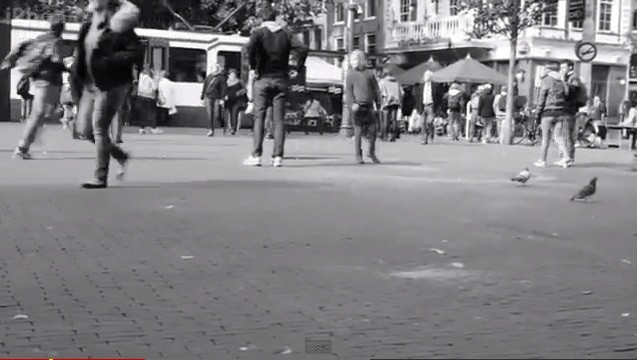 Experiment la Amsterdam cu un iPhone5. A lipit telefonul de pamant si a inregistrat reactiile. VIDEO