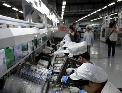 Cel mai profitabil produs de pe Pamant. Angajatii care-l produc sunt platiti cu maximum 2 dolari/ora