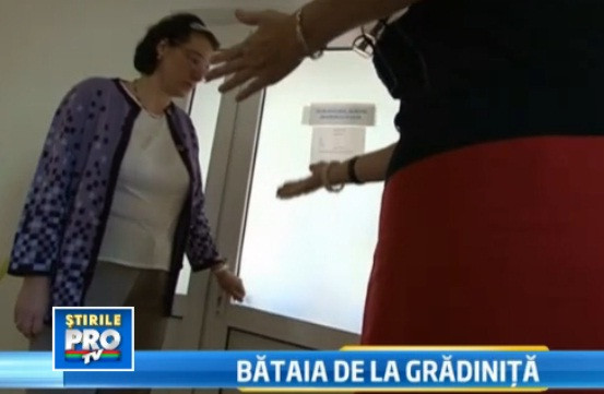 Fetita batuta de o colega intr-o gradinita din Tulcea. Educatoarea: "Trimiteti-o in jungla"