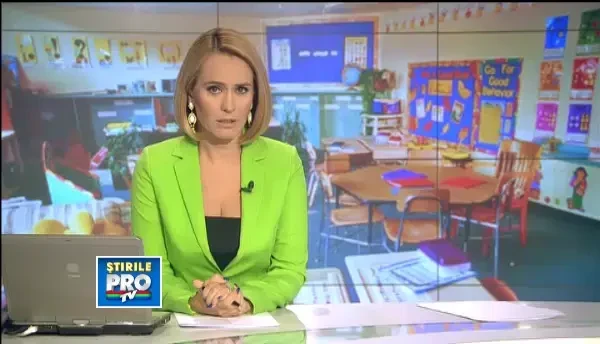 Fetita batuta de o colega intr-o gradinita din Tulcea. Educatoarea: