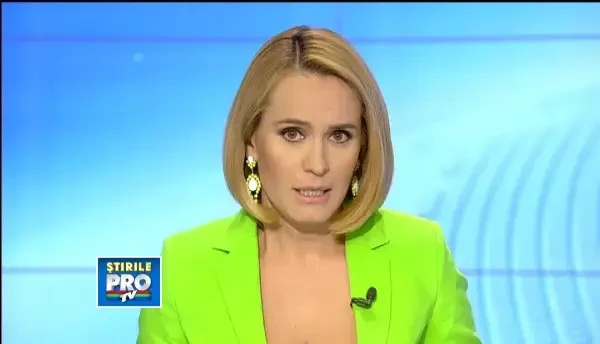 "Cascadorie" in Rusia. Un sofer a aterizat in picioare, dupa ce a fost proiectat prin parbriz. VIDEO