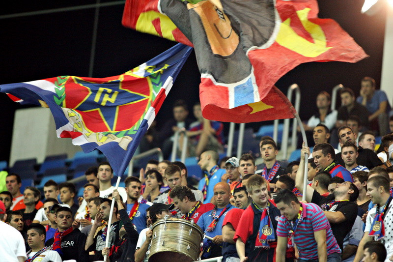Spectacolul de pe National Arena, de la meciul Steaua-Rapid, incheiat cu scorul de 1 - 0