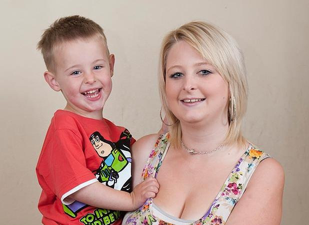 Tanara care a nascut la 20 de minute dupa ce a aflat ca este gravida. "Si eu am crezut ca e o farsa"