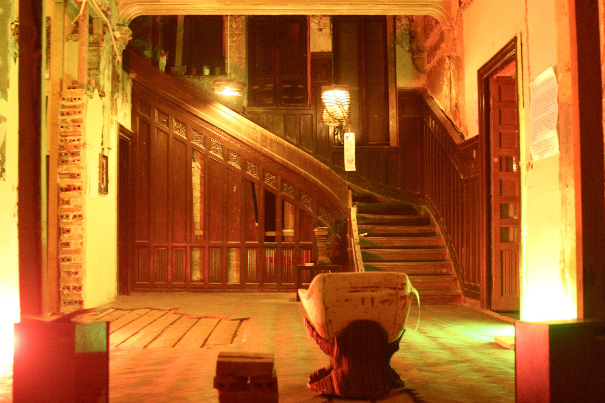 "In loc de moloz si gunoaie au aparut expozitii". Povestea unei initiative de BUN-SIMT: Carol 53, Bucuresti VIDEO