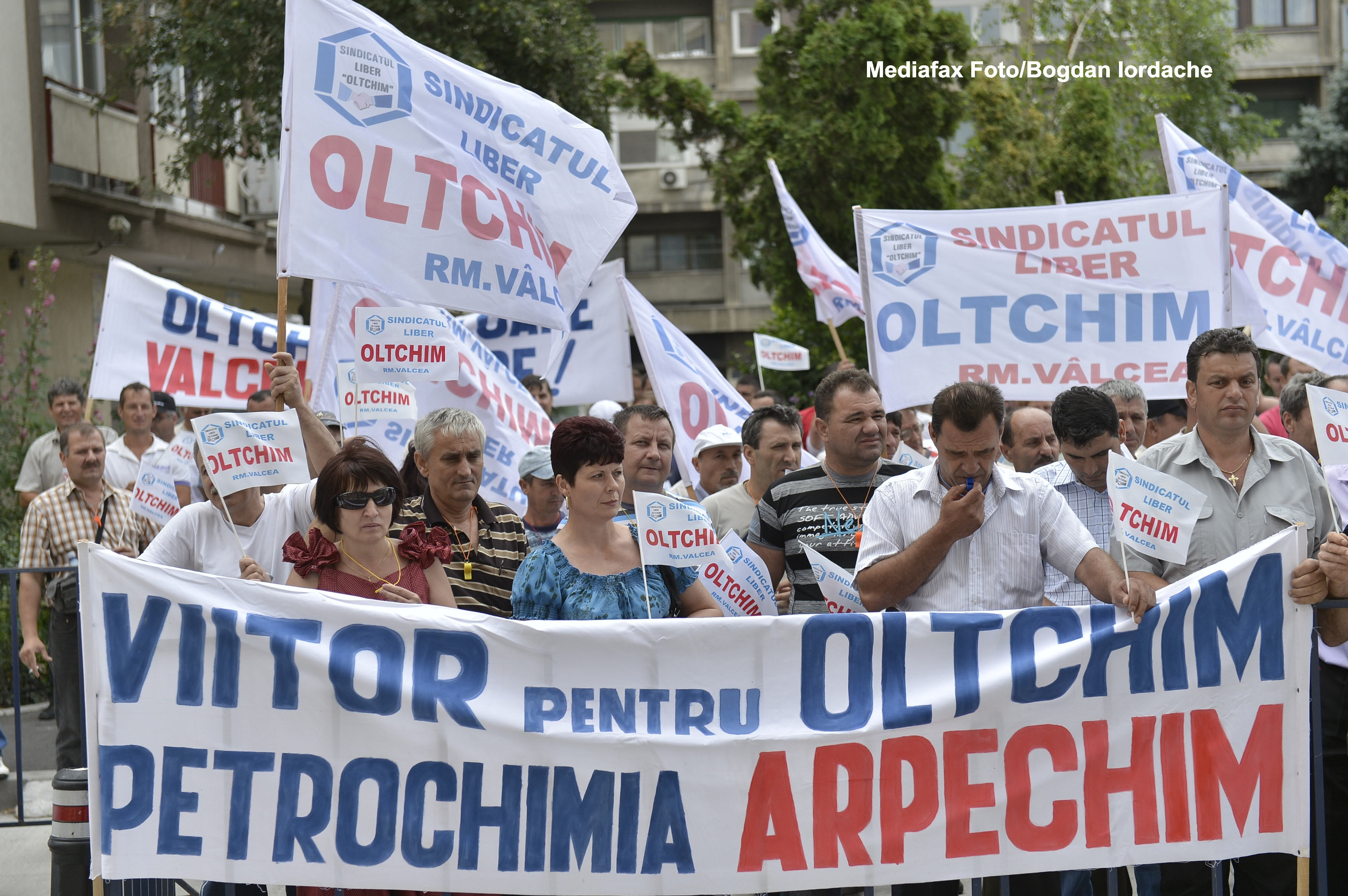 Angajatii Oltchim protesteaza marti la sediul Guvernului