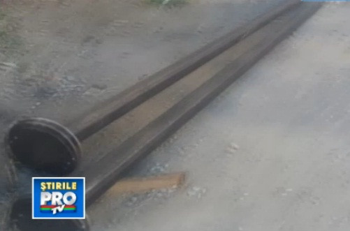 Inceput de scoala de cosmar pentru o eleva din Urlati. A fost lovita in cap de o teava metalica