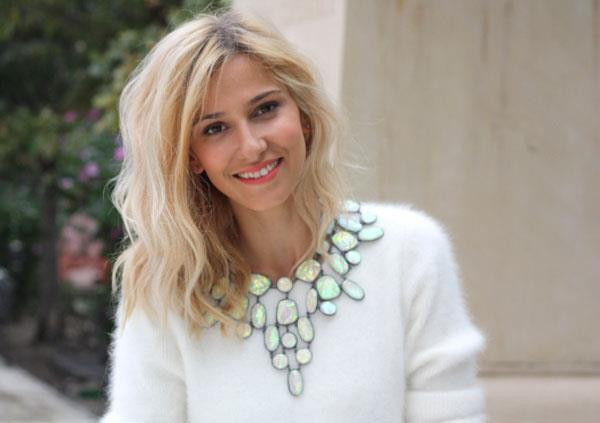 Dana Rogoz a debutat in moda si a lansat o colectie de plicuri chic