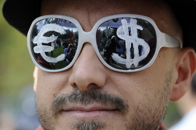 Cine castiga de fapt de pe urma interdictiilor impuse de Rusia Uniunii Europene si Americii