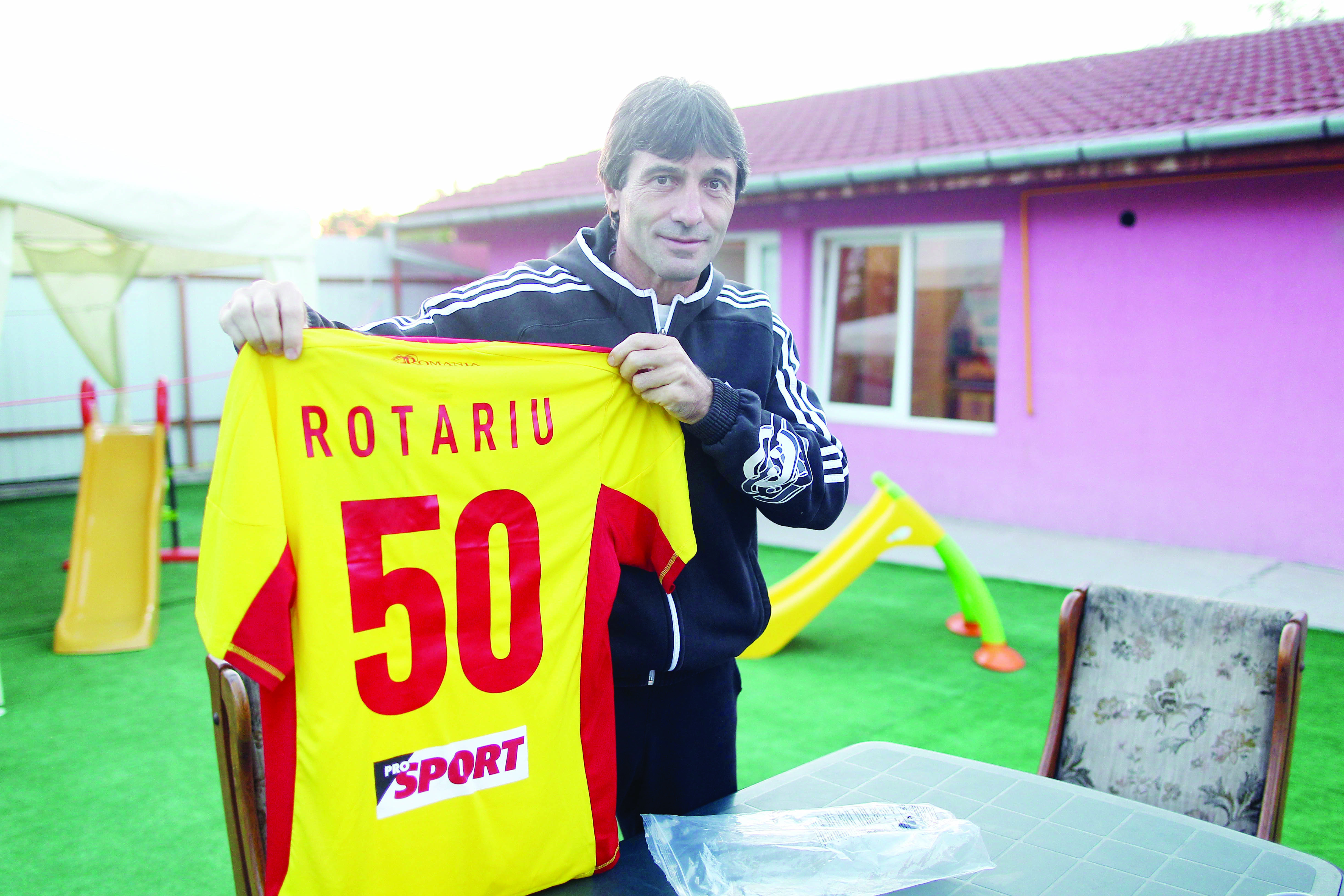 Povestea lui Rotariu. Mijlocasul care a facut istorie in tricoul nationalei a implinit 50 de ani