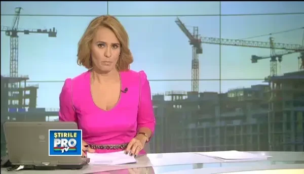 Un bucurestean s-a urcat pe o macara, la o inaltime de 50 metri si protesteaza de mai bine de 7 ore