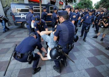 Economistul care a anticipat criza economica a avut dreptate din nou. A inceput "Revolta Mondiala"