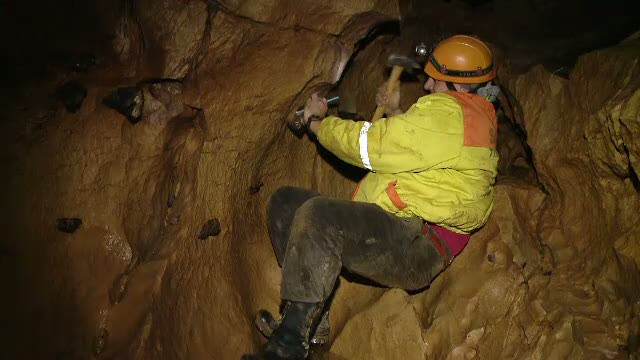DESCOPERIREA care va face INCONJURUL LUMII. Ce a gasit un ROMAN, intr-o PESTERA din Caras Severin