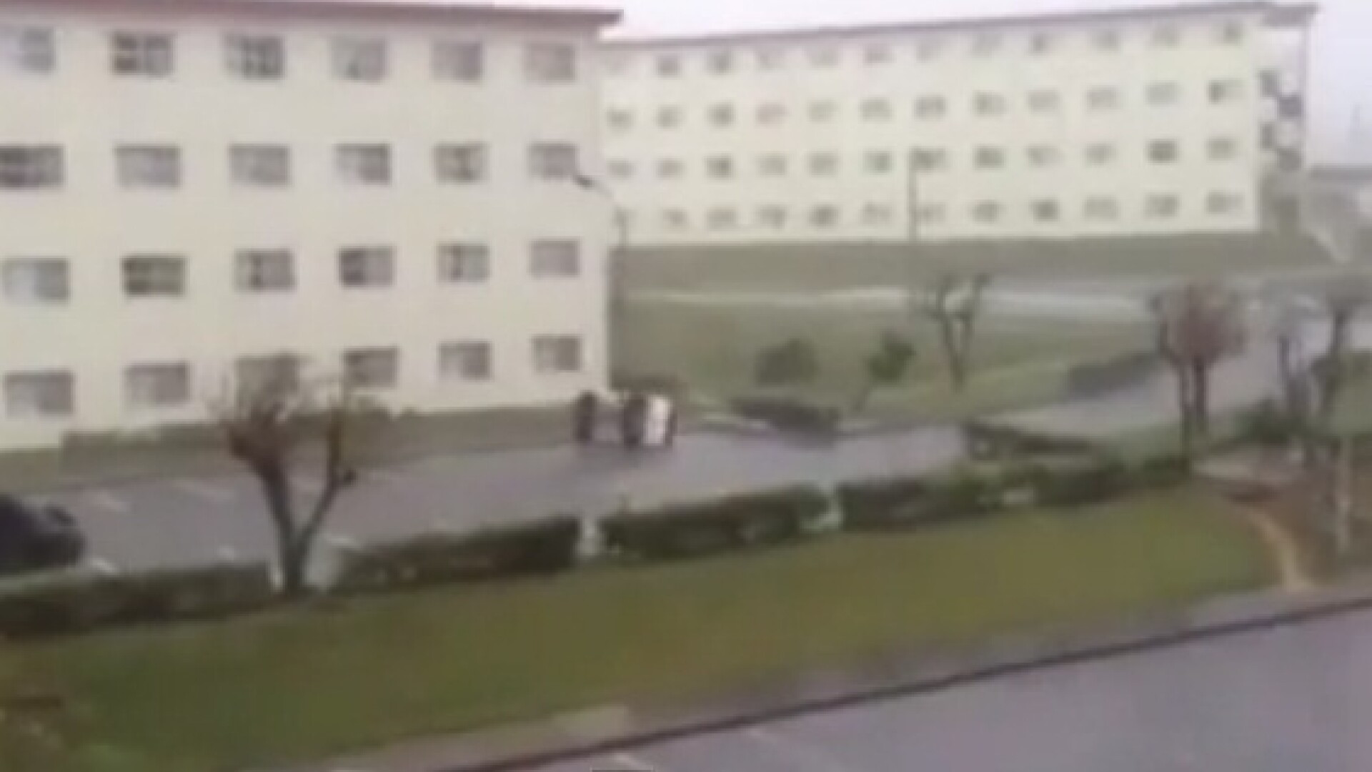 VIDEO. O masina a fost luata pe sus de vant si dusa la zeci de metri distanta