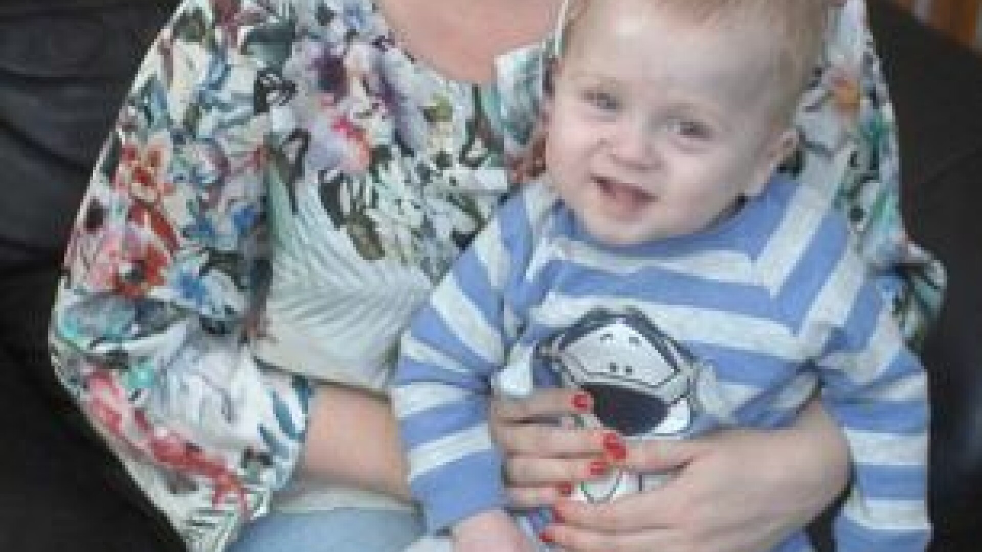 "S-a intamplat un miracol".Povestea unei familii careia doctorii i-au spus sa isi lase fiul sa moara