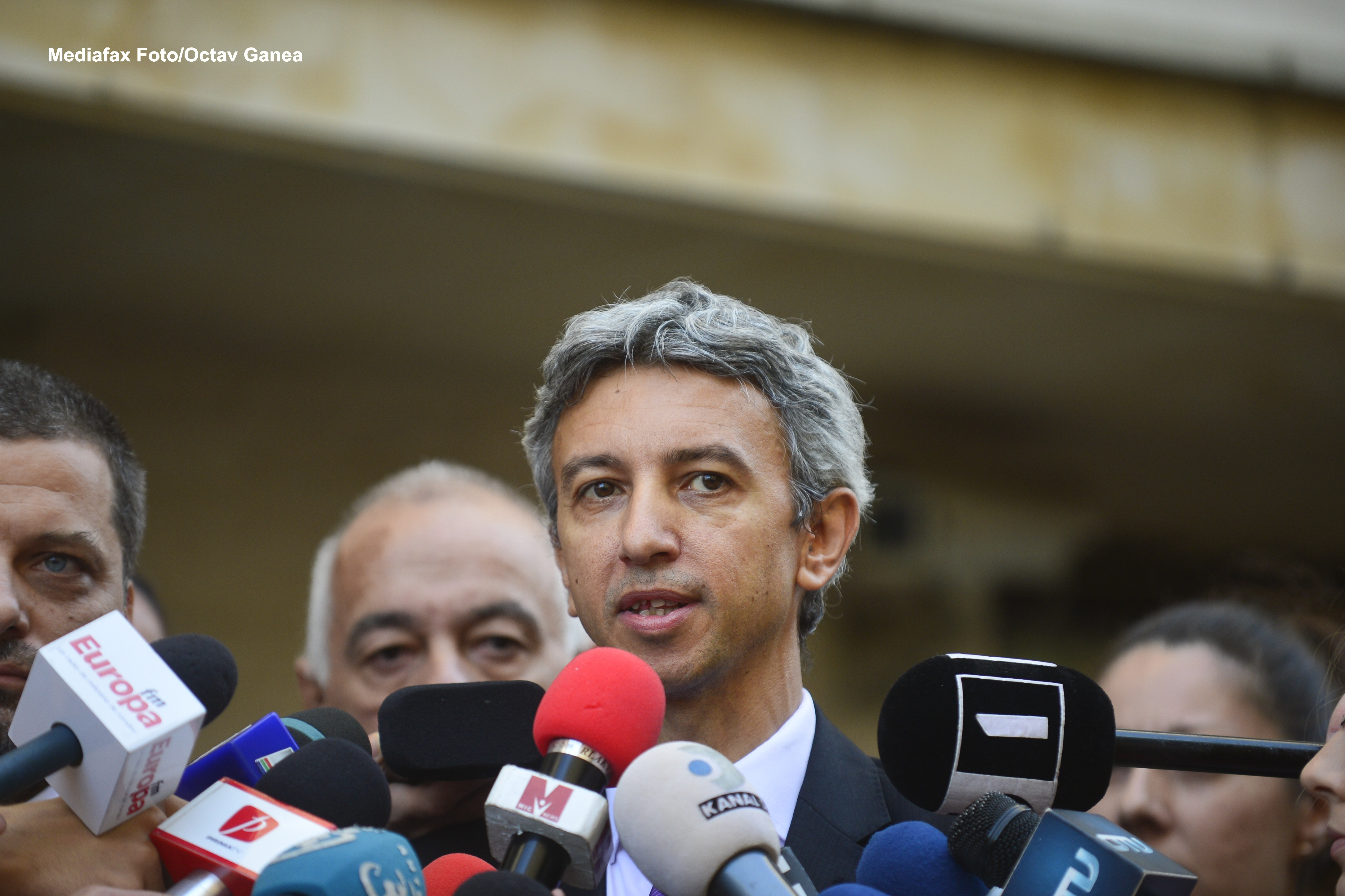 Averea candidatului PP-DD, Dan Diaconescu: 9 terenuri, 3 case si peste 230.000 de euro in conturi