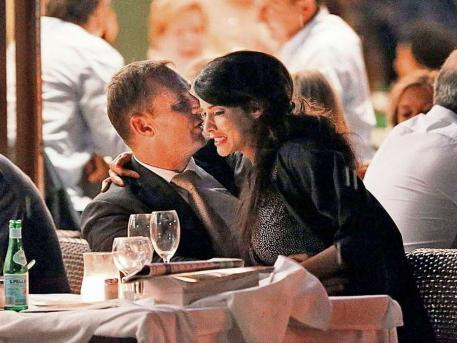 "M-am indragostit de un milionar". Visul unui topmodel din Germania s-a frant dupa un telefon