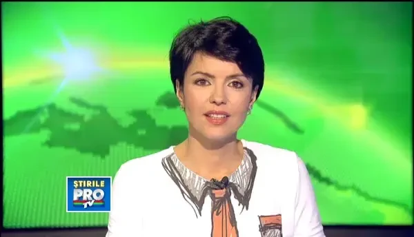 Fete in forma maxima. Miss Bikini face si 3.000 de abdomene pe zi