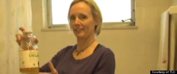 Milionara in dolari, mananca din gunoi ca sa economiseasca bani. "Ma bucur enorm cand gasesc monede"