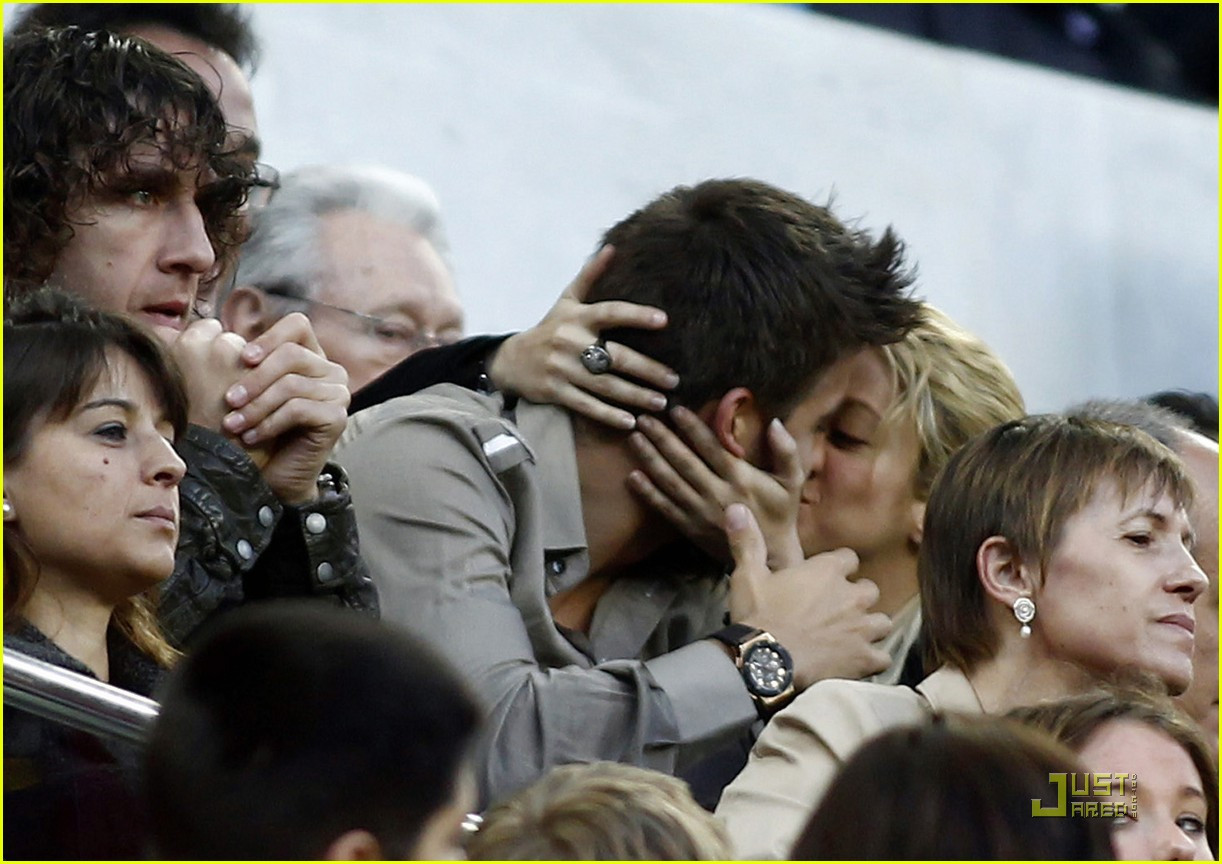 Shakira si Pique vor avea un baiat!