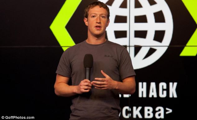 Il cunosti foarte bine, este unul dintre cei mai puternici oameni de pe TERRA si poarta acelasi tricou in fiecare zi: