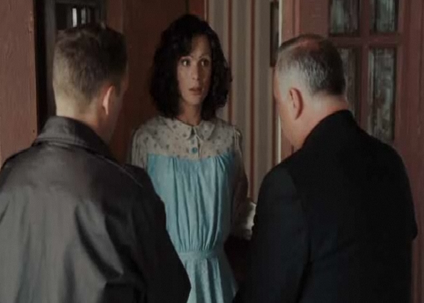 Se pregatea sa iasa din casa, cand s-a trezit cu un vagon de tren in curte