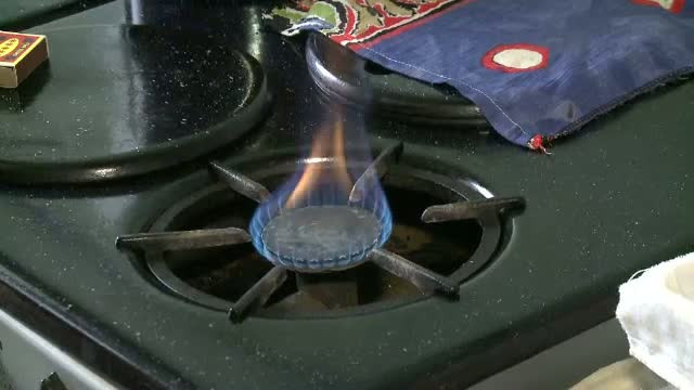 Oprescu s-a razgandit: fara subventii la gigacalorie pentru familiile cu venit mai mare de 2.000 lei