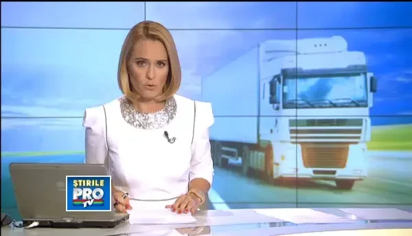 Un sofer de TIR, cu nenumarate amenzi pentru viteza la activ, a lovit un autobuz oprit in statie