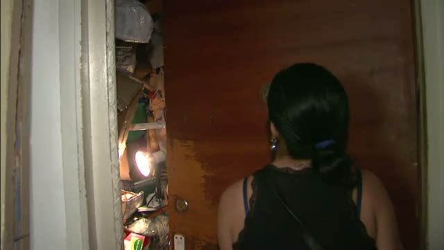 Apartament transformat intr-un urias TOMBERON. Vecinii sunt disperati, autoritatile nu pot interveni