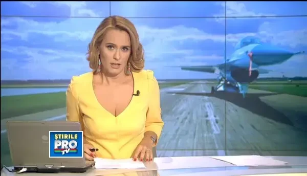 Roxana Ciuhulescu da volanul masinii pe mana unui avion supersonic. Visez de 12 ani acest moment