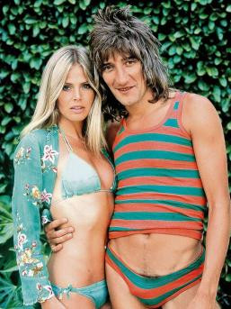 Vocea i-a daruit un harem, dar el s-a plictisit de toate. Povestea unica a lui Rod Stewart