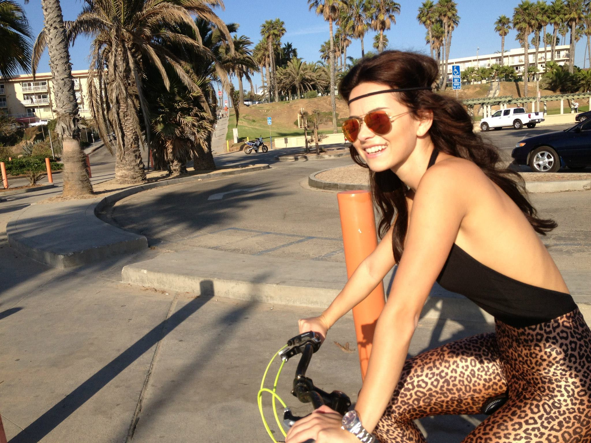 Inna s-a luat la intrecere cu divele Americii. Foto cu aparita spectaculoasa a romancei in LA