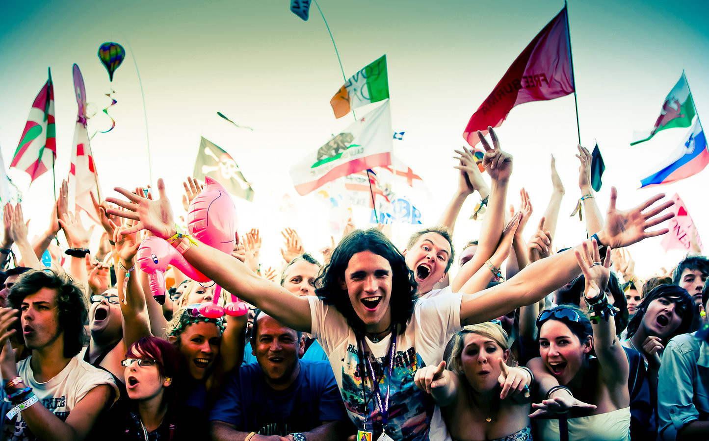 RECORD: In cat timp s-au vandut cele 135.000 de bilete pentru Festivalul de la Glastonbury 2013!