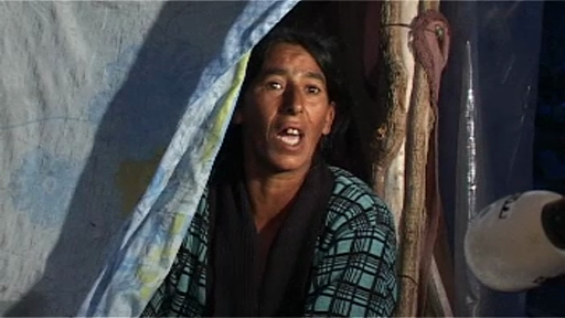 Peste 100 de tigani, evacuati cu buldozerele din Craiova, unde isi improvizasera locuinte din gunoi