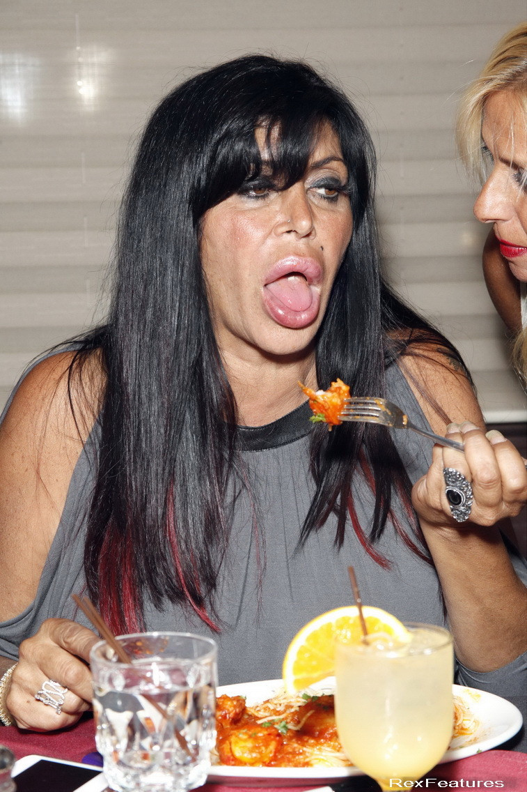 Efectele operatiilor estetice asupra unei cunoscute sotii de mafiot. "Au transformat-o in monstru"