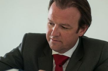 Dupa ciabatta si bere, vrea sa construiasca autostrazi. Portretul unui potential CEO privat la stat