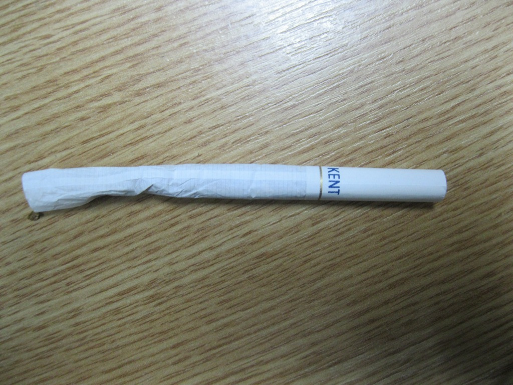 Doi minori isi preparau tigari cu etnobotanice in vazul lumii. Politistii le-au stricat distractia