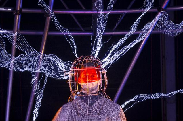 Poate oricand sa MOARA: David Blaine infrunta furtuna electrica de 1 milion de volti! VIDEO