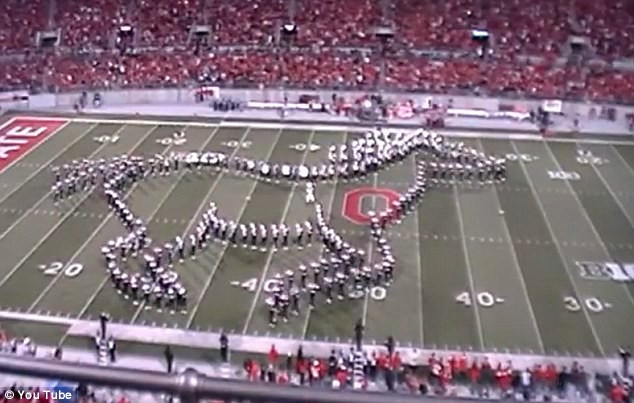 Ai jucat TETRIS sau MARIO cand erai mic? O sa iti placa clipul asta! VIDEO