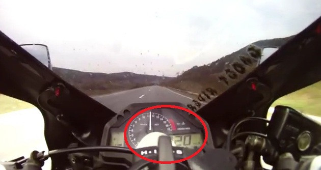 Se intampla in ROMANIA: Merge cu 220 km/h pe un drum de langa Cluj! VIDEO