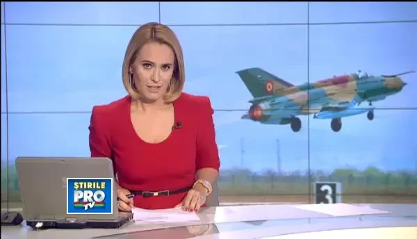 Roxana Ciuhulescu a devenit prima femeie dintre civili care a zburat cu un MIG 21