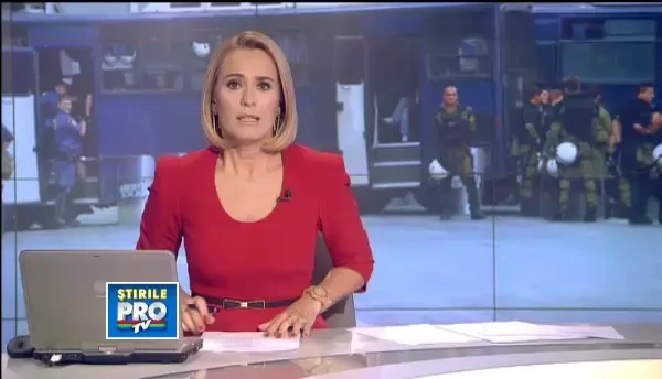 Protest cu pietre, sticle incendiare si insemne naziste. 25.000 de greci in strada. VIDEO