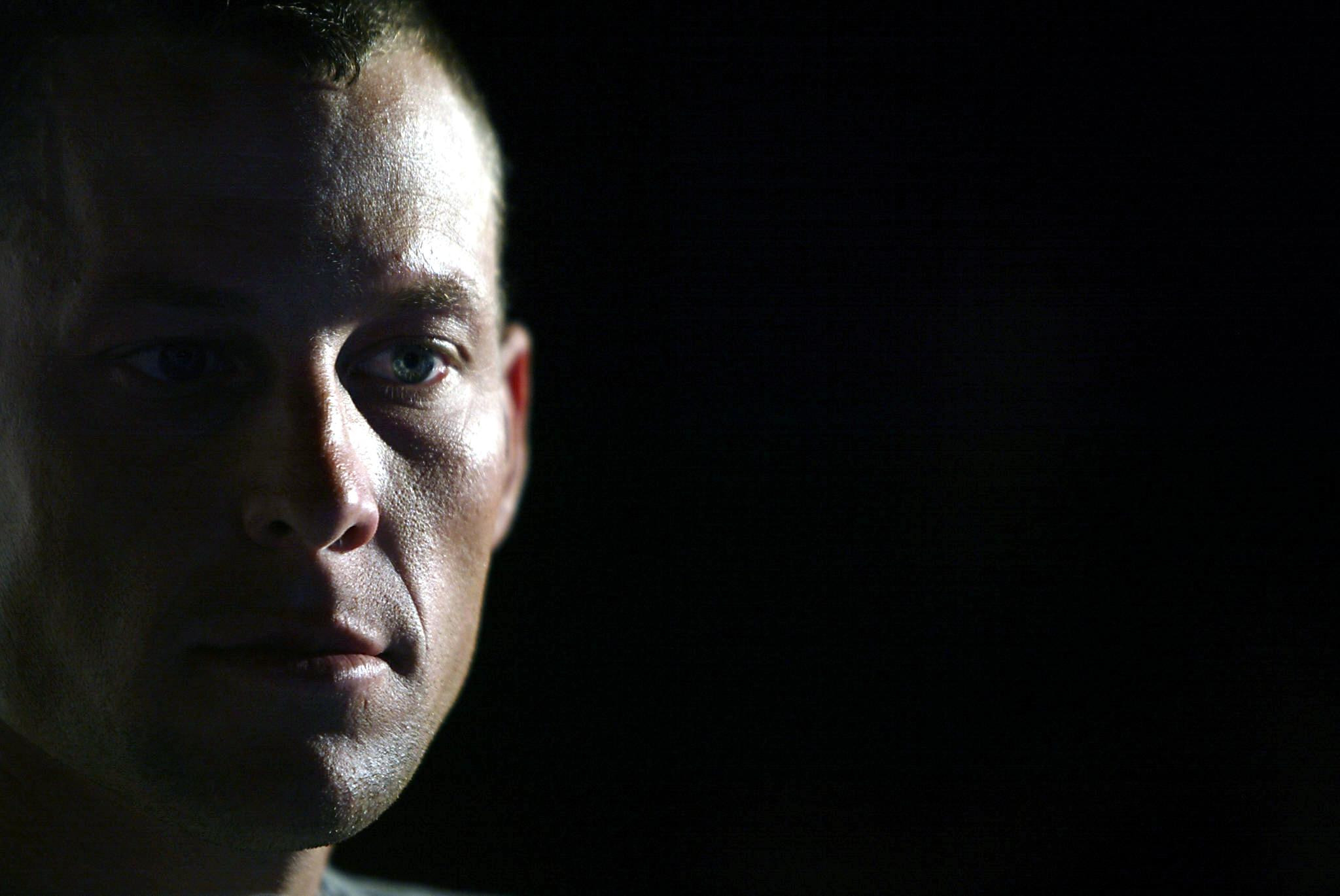 Nike va rupe contractul cu Lance Armstrong dupa 10 ani de colaborare. "Probele sunt clare"
