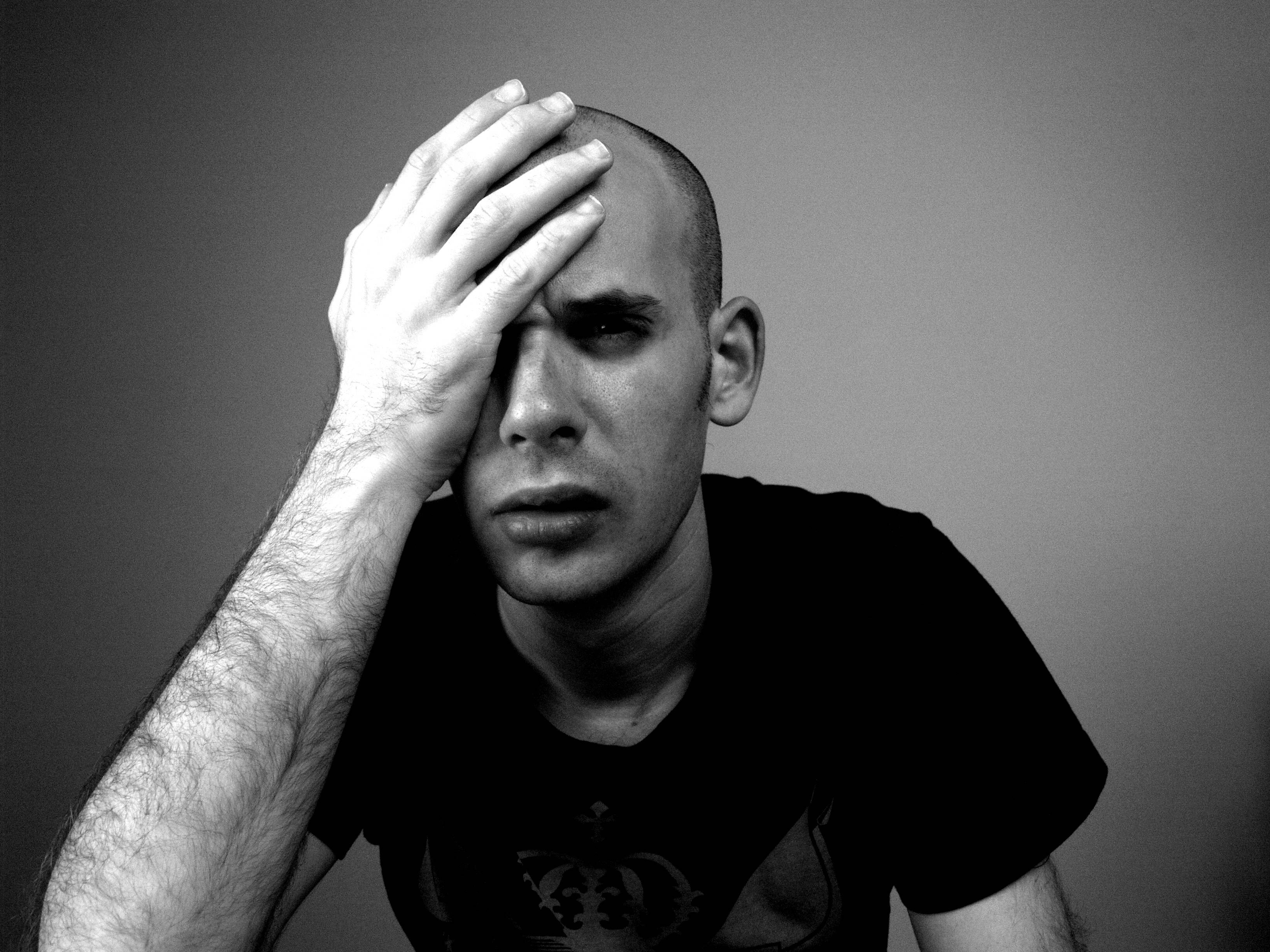 STUDIUL care pune BARBATII pe ganduri: Somajul are legatura cu numarul sinuciderilor in randul barbatilor. Care sunt cifrele ultimilor ani