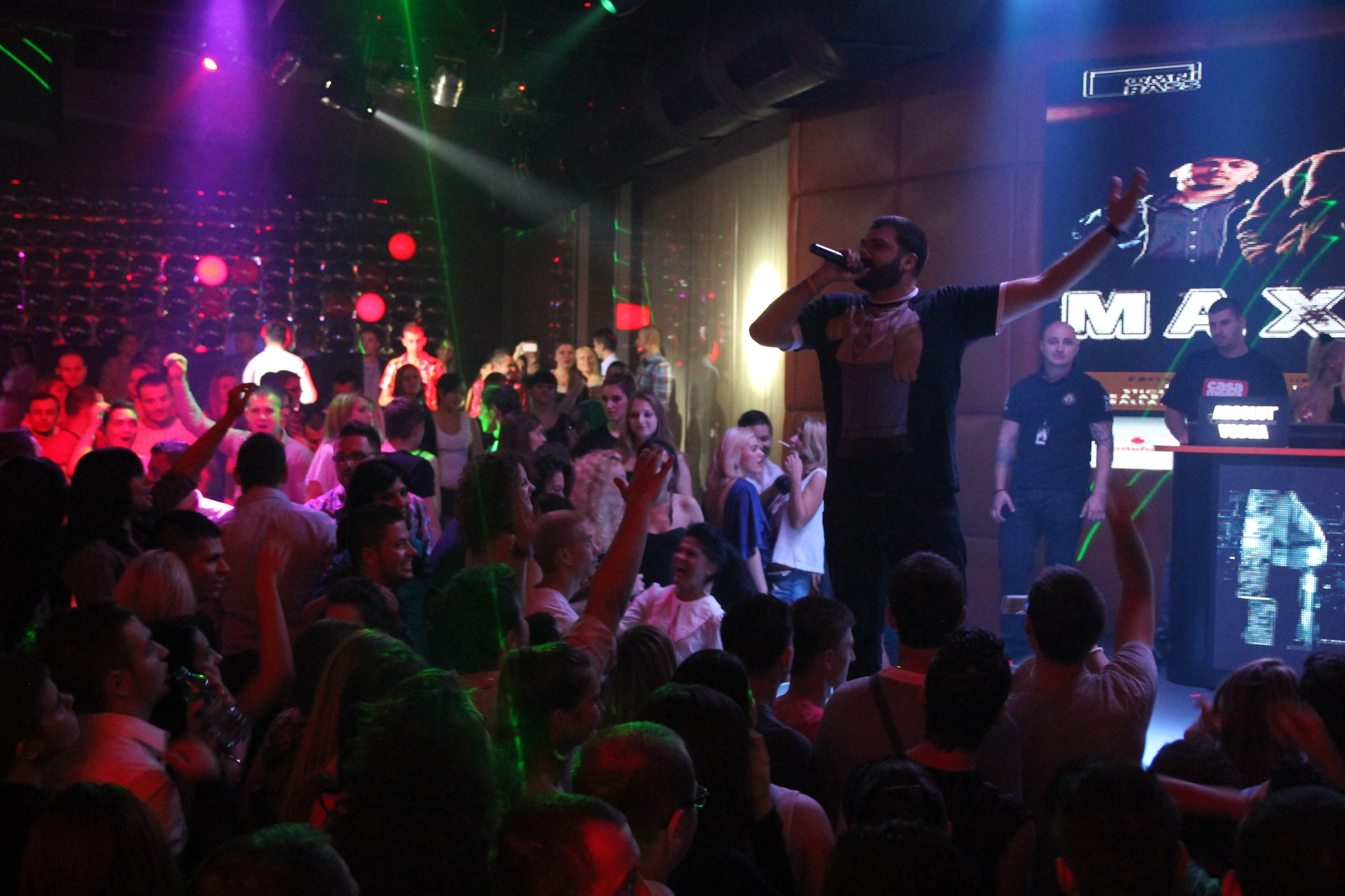 Grasu XXL a facut super show joi noaptea intr-un club din Timisoara. Vezi galerie FOTO