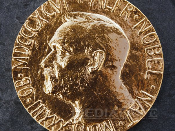 Batranul care chema la el tinere si le punea sa-i recite versuri DEZBRACATE. Cum a ajuns la premiul Nobel