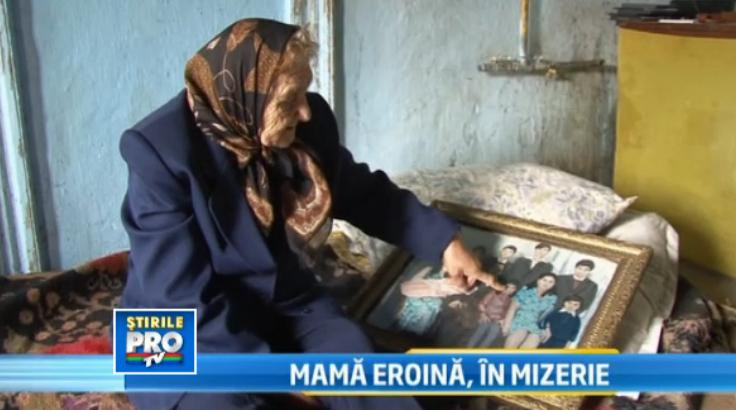 A crescut 15 copii si acum trebuie sa mearga la azil, uitata de toti. Drama unei mame eroine