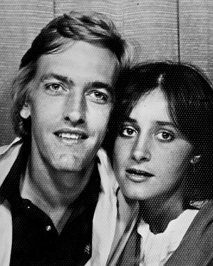 Cand avea 16 ani, a fugit cu profesorul.Cum este viata ei acum, dupa 30 de ani de la aceasta decizie