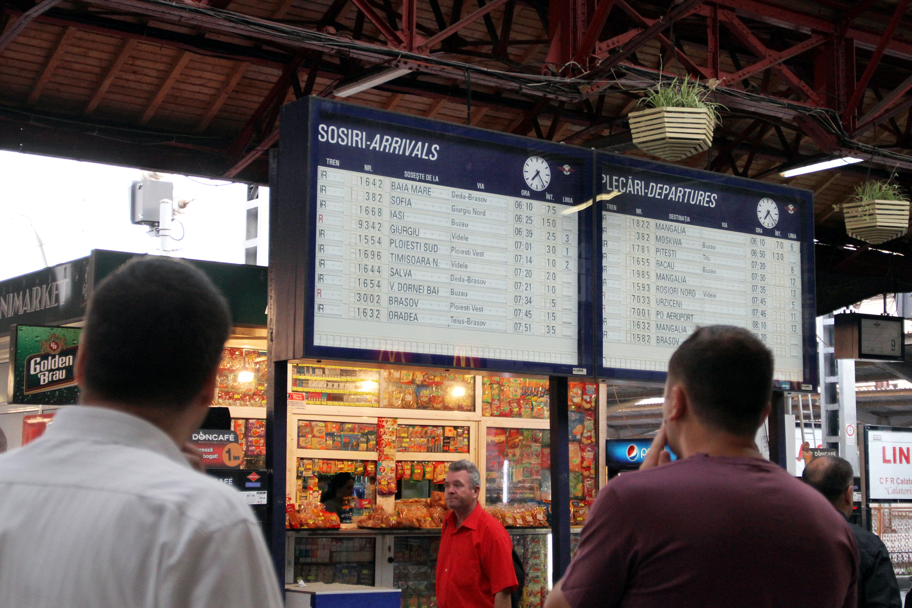 Blocaj total al traficului feroviar in Gara de Nord din Bucuresti. Circulatia trenurilor, oprita de o cadere de tensiune